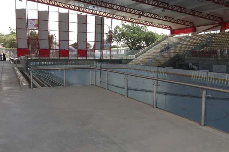 Coliseo de hockey barandas